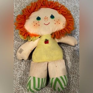 1981 Strawberry Shortcake Apple Dumpling plush rag doll